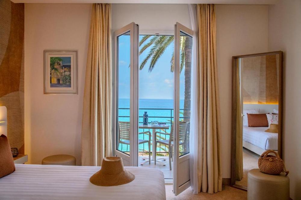 Modern seafront hotel with sea-view rooms