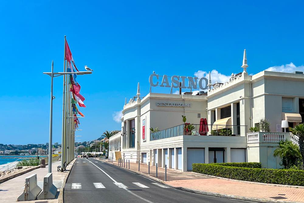The area between Casino and Carnoles is home to some of the most popular modern hotels in Menton