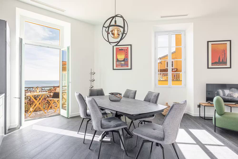 3-bedroom Menton Old Town rental with sea views