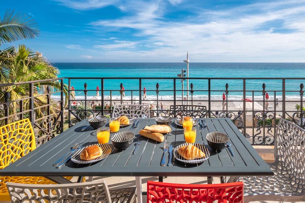 Apartment with terrace on Promenade du Soleil