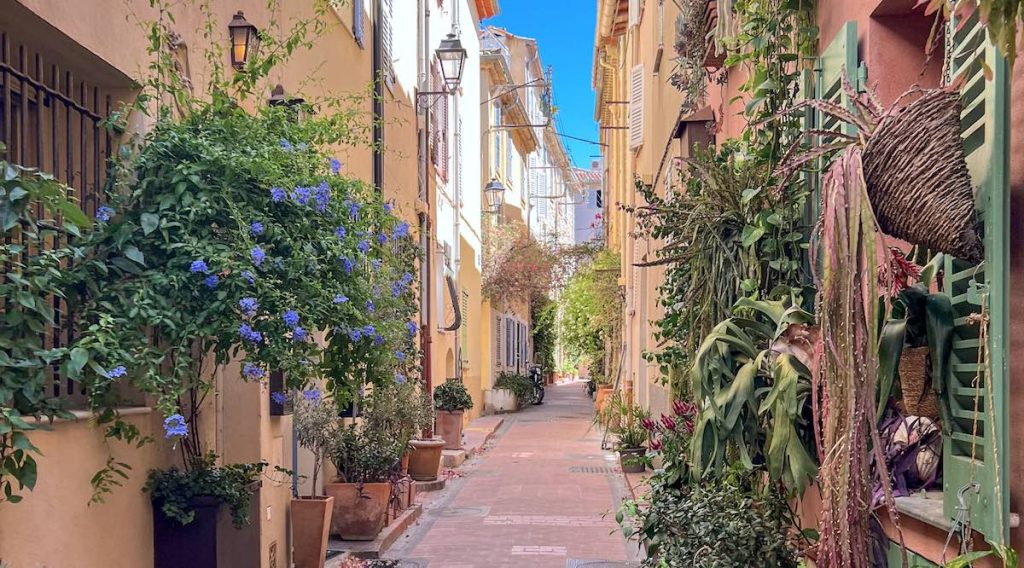 Antibes day trip must-see is the Old Town with its picturesque streets