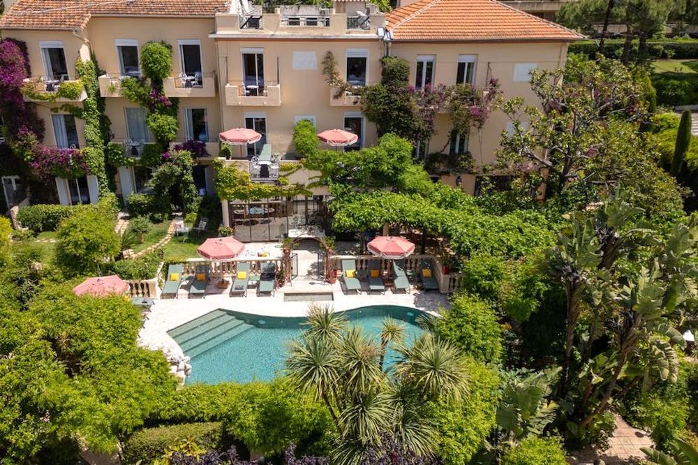La Villa Sainte-Valérie hotel garden with pool in Juan-les-Pins