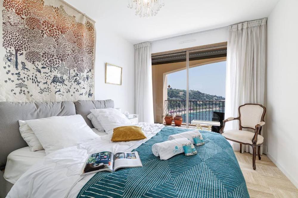 Bright and area bedroom overlooking the Mediterranean