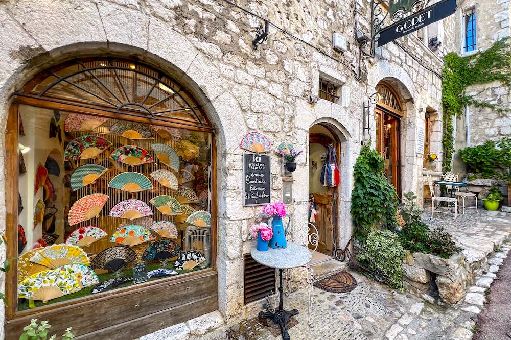 Revolvair Éventails in Saint-Paul de Vence sells unique fans