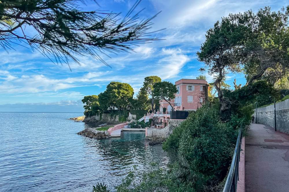 One of the stately Belle Époque villas along Boulevard Maurice Rouvier