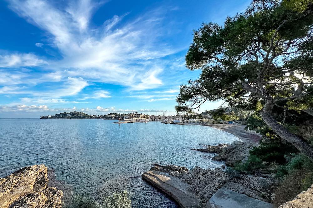 Glimpse of the Port of Saint-Jean-Cap-Ferrat from the Boulevard Maurice Rouvier
