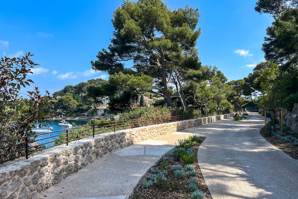 Arriving at Scaletta Cove or Paloma Beach for the Saint-Jean-Cap-Ferrat coastal walk