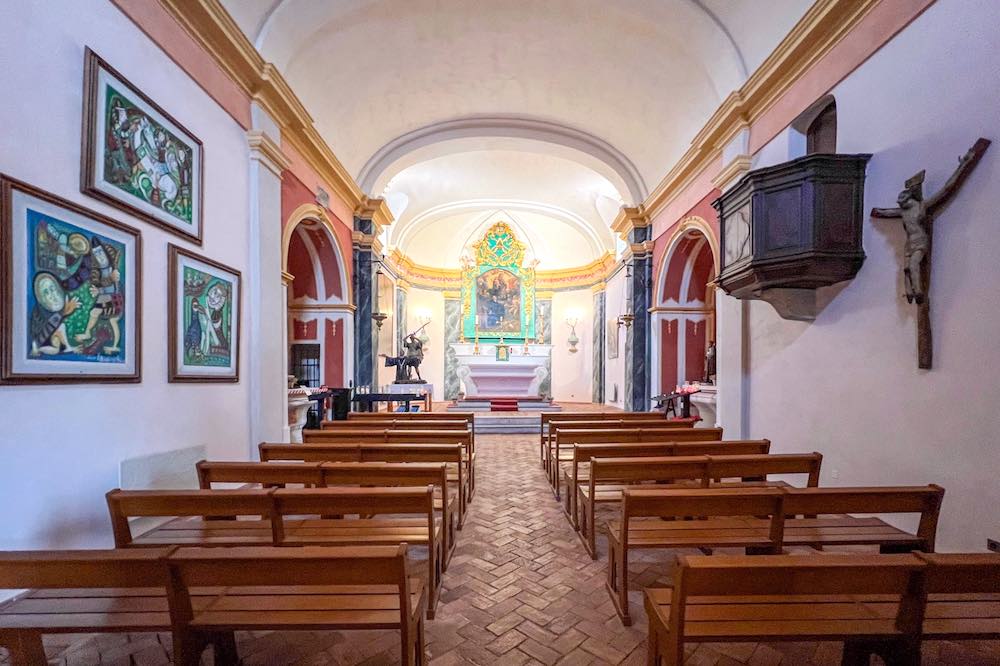 Saint-Hospice Chapel interior