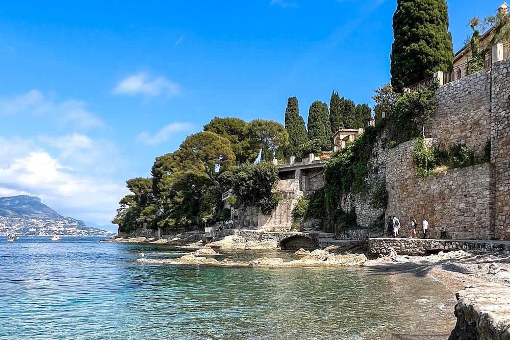 Trailhead for the Cap Ferrat coastal walk section around Pointe Saint-Hospice