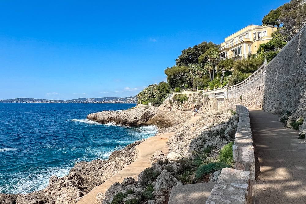 Luxury villas above the Plage Mala coastal path