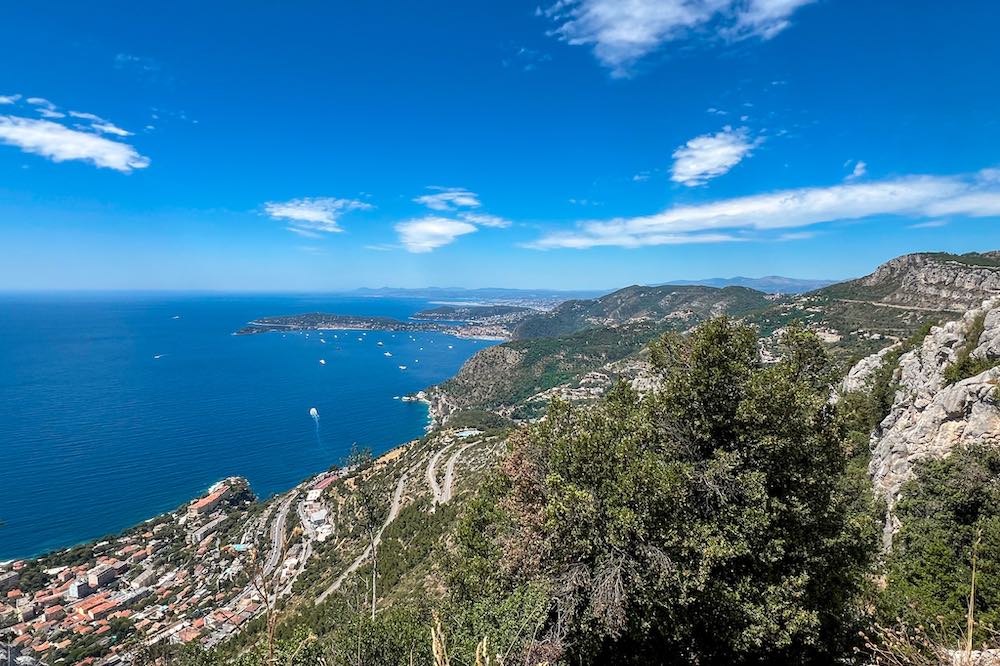 Tete du Chien viewpoint overlooking Cap d'Ail coastal trail as wel as Plage Mala and beyond