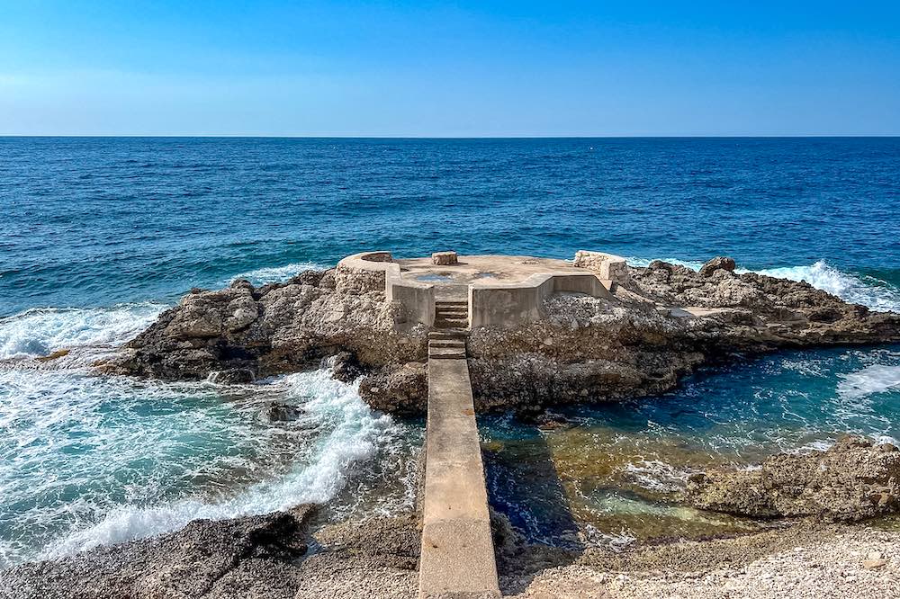 Viewing point atop a rock along the Cap d’Ail coastal path