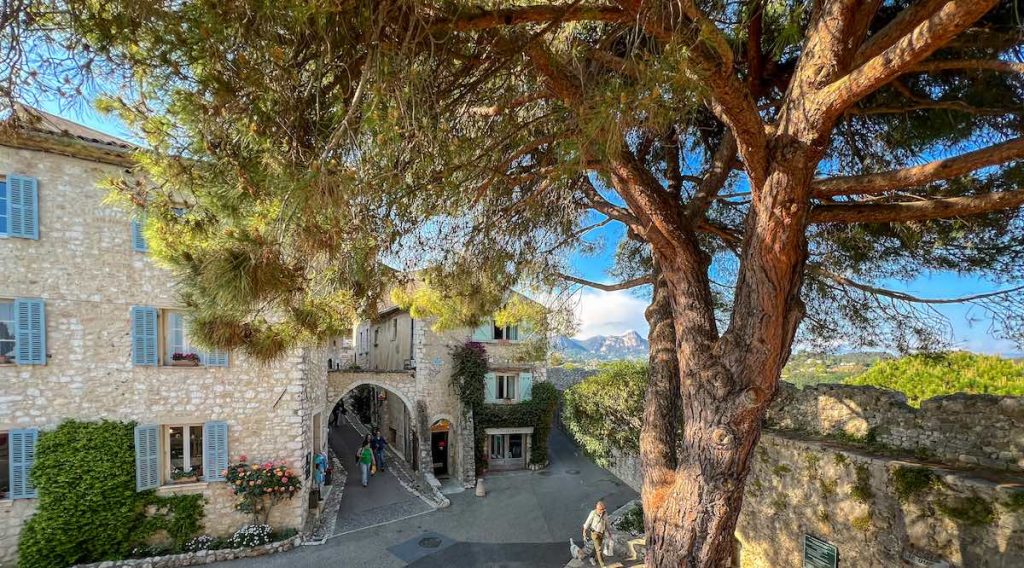 Porte de Nice and the ramparts of Saint-Paul de Vence