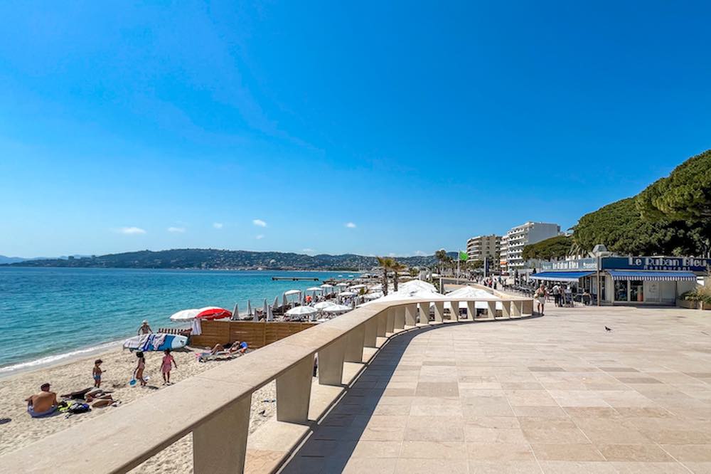 Juan-les-Pins beach promenade