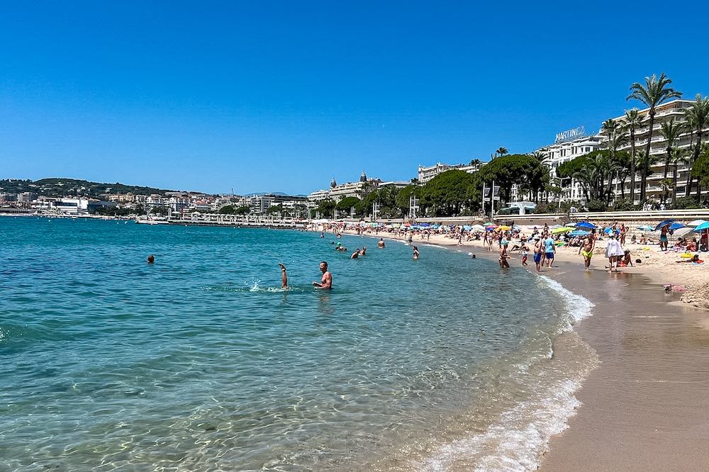 Sun loungers at Zamenhof public beach next to the Hotel Martinez in Cannes